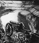 7,5-см горная пушка М15 на позиции в пещере