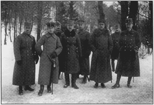 Группа австрийских и германских штабных офицеров. Зима 1915 г. Группа австрийских и германских штабных офицеров. Зима 1915 г.